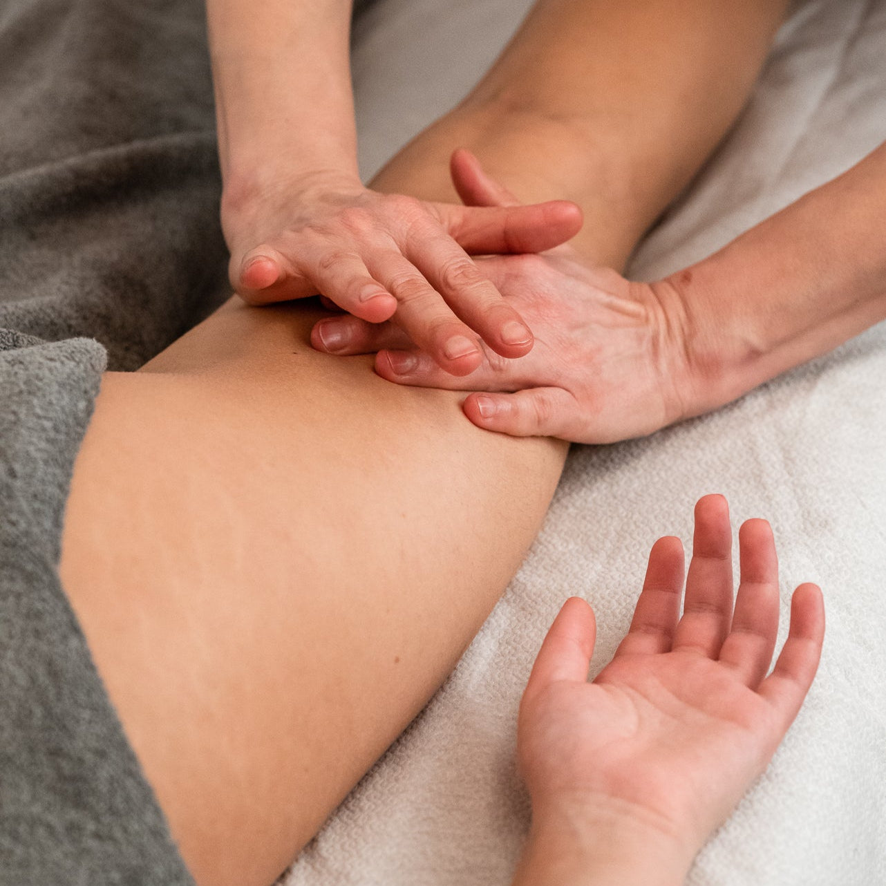 Trattamento lenitivo viso e bendaggio gambe leggere